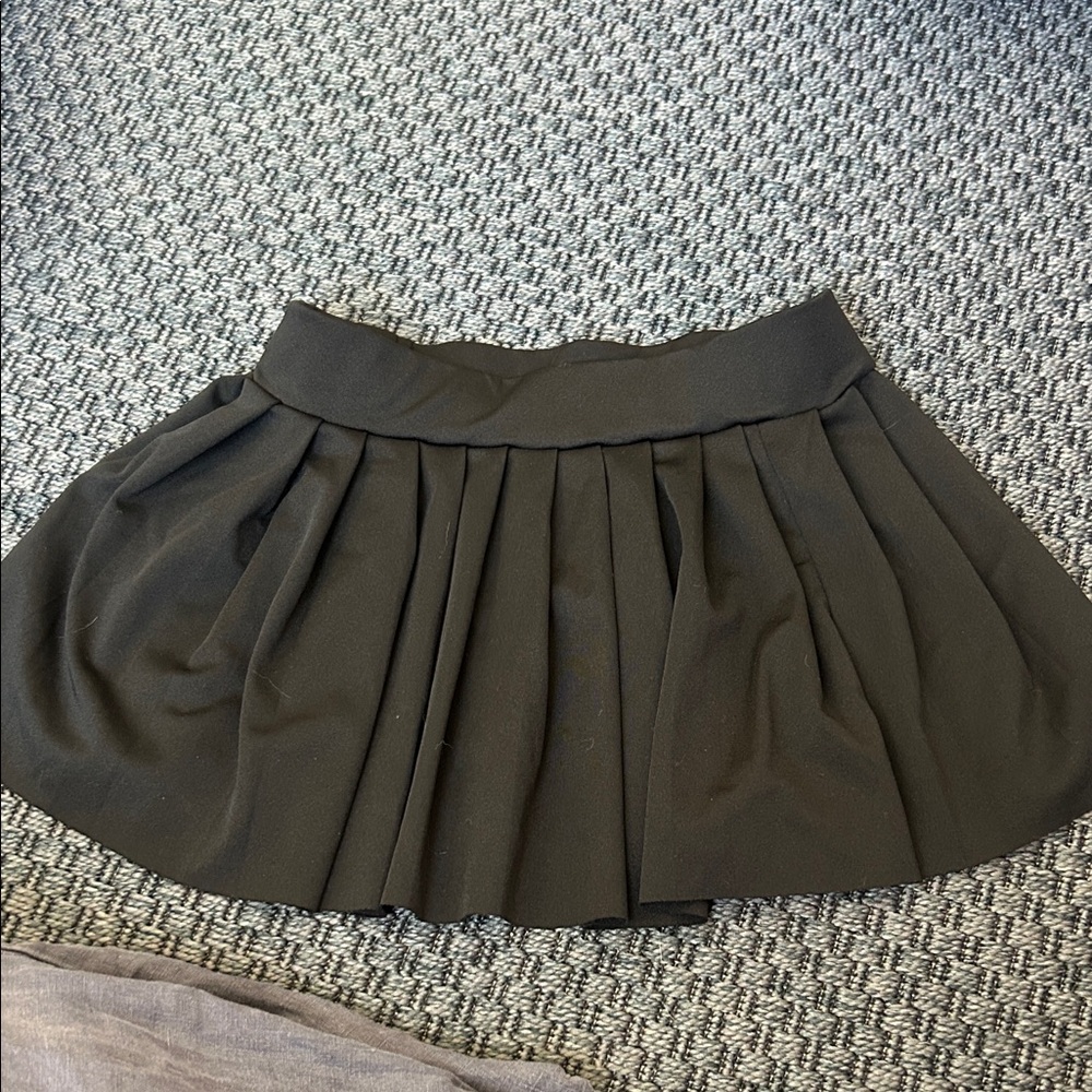 Elegant Black Pleated Skirt